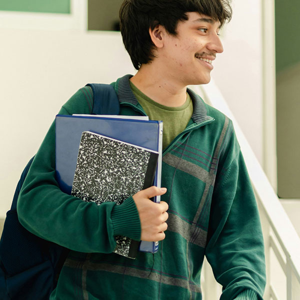 jeune homme étudiant